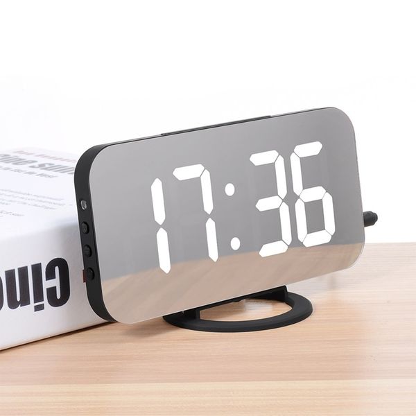 Nuevo LED Espejo Dual Puerto USB Carga Alarma Snooze Wake Light Electronic Digital Decoración del hogar Reloj 210310