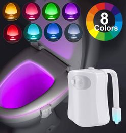 Nouveau siège de toilette à LED Capteur de mouvement de la lampe de la lampe de lampe de lampe de nuit WC 8 couleurs Utilisé pour les toilettes3435874