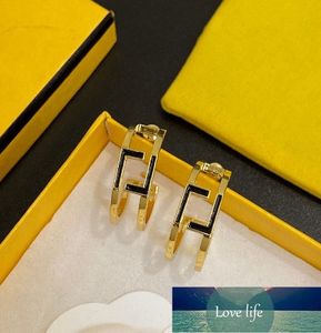 Nouvelle lettre époxy boucles d'oreilles étouffées en or jaune en or