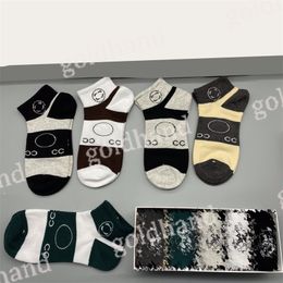 Nouvelle lettre chaussette imprimée pour hommes sport de chaussettes courtes concepteurs de chaussettes en coton pure bas chaussettes de couleur unie