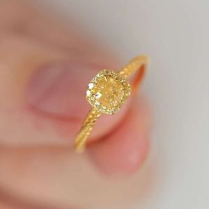 Nieuwe lichte luxe kristallen wijsvingerring met kleine suikerdiamant voor dames