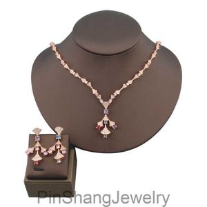 Nouvelle épissure de diamant élégante et colorée de luxe léger avec micro-ensemble de collier d'éventail de Zircon pour femmes boucles d'oreilles en cuivre plaqué or