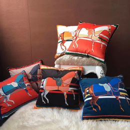 Nieuw licht Luxury Horse Series Square Pillow Holland Velvet Super Soft Sample Room Decoratie Drukkussen Cover