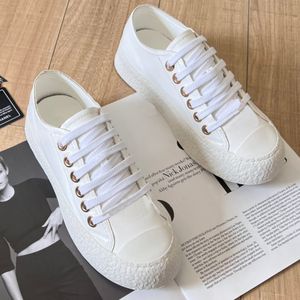 Nueva edición limitada Diseñador Deportes Shos Mujer Zapato casual Lujo Microfibra blanca Hebilla de cuero Decoración Superior Suela de cuero clásica Zapatos de tacón plano