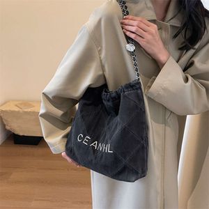 Nouveau Lingge chaîne Denim poubelle une épaule avancée petit parfum grande capacité sous les bras sac fourre-tout ventes directes d'usine