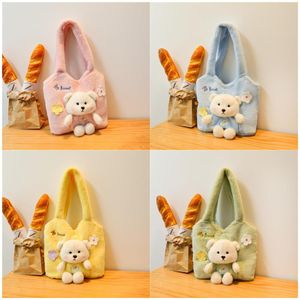 New Little Bear Women's Bag's mignon en peluche poupée portable de grande capacité Toy Touet Crossbody Bag Gift Wholesale