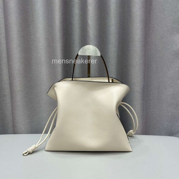 Nouveau Loev Soft Totes Espagne 2024 Sac fourre-tout Flamenco Sac à main Classique Sacs en cuir léger Femmes Design français Style de luxe Sac à main avec cordon de serrage Haut de gamme 3LUN