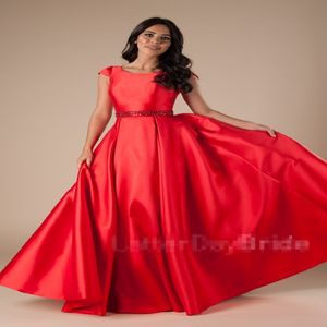 Nouvelles robes de pom modestes longues longues rouges avec poches de manches satin simples élégants filles robes de fête de bal formelles.