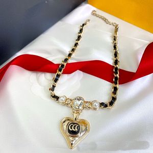 Nouveau coeur d'amour pendentif rétro colliers portant une corde en cuir femmes corde en peau d'agneau collier en métal cristal autrichien ccn354