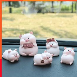 Nuevo Lovely Piggy Resin Mini Pig Auto Ornament Creative Female Car Center Console Decoración Cute Car Accessories Interior para mujer