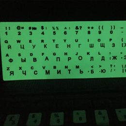 Nieuwe lichtgevende toetsenbordstickers Letter Beschermende film Alphabet Layout voor laptop PC Spaans/Engels/Russisch/Arabisch/Franse taal Luminous