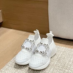 Nouveau luxe Tous les femmes de créateurs assorties baskets sportives femelles chaussures d'été respirantes épaisses femme semelles chaussures d'été pantoufles filles