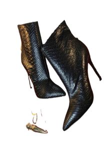 Nieuwe luxe zwart rood leer met spikes Pointed tenen dames enkel laarzen modeontwerper sexy dames s hoge hakken sh4900283