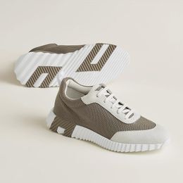 Nouvelles marques de luxe Baskets rebondissantes Chaussures Hommes Blanc Respirant Mesh Skateboard Chaussure de marche Sports de plein air Baskets à lacets Des Chaussures Boîte à chaussures de randonnée