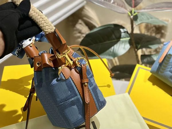 10A niveau designer petit sac seau logo en métal bretelles doubles détachables sac à bandoulière original portefeuille à bandoulière pour femme emballage de boîte-cadeau pliable
