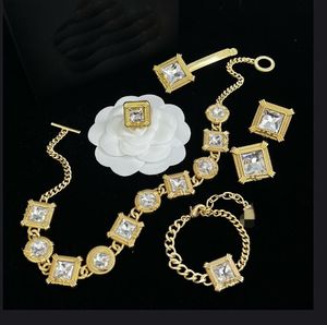 Nouveau luxe conçu pendentif en cristal colliers Bracelet boucle d'oreille Banshee tête de méduse Portrait plaqué or 18 carats bijoux pour femmes ensembles cadeaux HMS14 -- 03