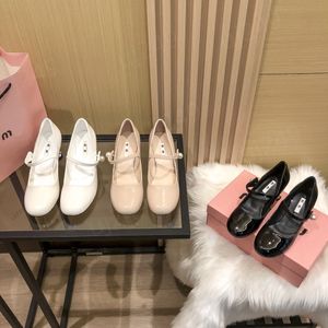Nieuwe luxe ontwerper MM Women Echt lederen Hoog Heel Single Fashion Lady Round Toe Shoe Light Loafers Ballet Shoes Maat 35-40