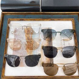 Nouvelles lunettes de soleil de créateur de luxe Double B Grande Box Box Plain Mirror Sunglasses Femme BB0115