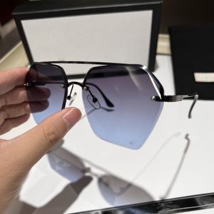 Nieuwe luxe designer zonnebril Men Square metalen glazen frame spiegel afdrukken ontwerp show type coole zomer ovale zonnebril voor dames heren mode -accessoires 8851