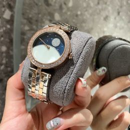 Nouveaux bracelets de montre de diamant de luxe Europe Vendre à chaud simple mécanique rotative en acier inoxydable hommes femmes flore foret quartz montres de luxe bijoux de luxe