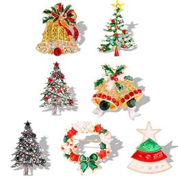 Nieuwe Luxe Prachtige Kerst Legering Broches Mode Kerstman Krans Kerstboom Emaille Metalen Badges Pins Party Kleding Accessoires