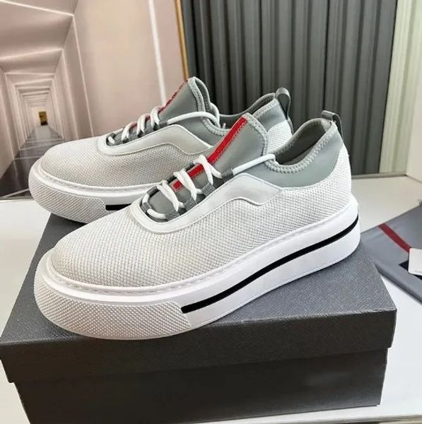 Nuevos hombres de lujo zapatillas de deporte anchas Zapatos deportivos Plataforma de diseñador Suelas de corredor Zapatos casuales Zapatos deportivos de triángulo clásico de cuero blanco y negro para hombres