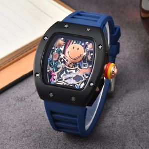 Nouvelles montres de luxe pour hommes chronographes Swiss Mens Wristwatch Night Glow Out Hip Hop Rubber Sport Sport Men de regarde