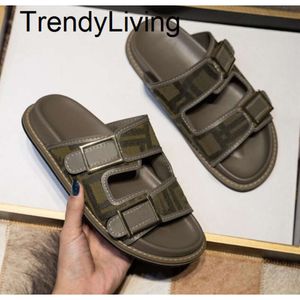 Nouveau luxe métallique Slide sandales Designer femmes pantoufles chaussures d'été sandale marque de mode tongs plates pantoufle femmes hommes chaussures
