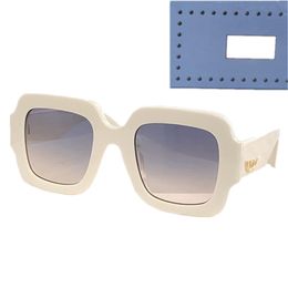 Nouveau modèle de luxe Big Square Polarise Sunglasses Gradient UV400 pour les femmes 154S7 5024 Italie Bold Plank Stripe Stripe pour ordonnance Goggles Gogle Fullset Desig Case
