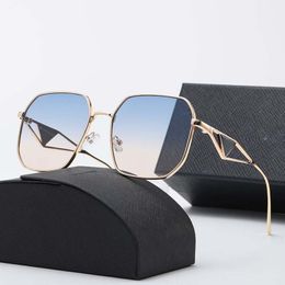 Nouvelles lunettes de soleil ovales de luxe pour hommes nuances d'été de concepteur lunettes polarisées bleu vintage lunettes de soleil surdimensionnées de femmes lunettes de soleil hommes avec boîte lunettes américaines
