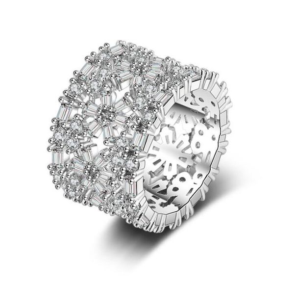 Nouvelle bague de luxe pour les femmes Exagéré Queen Fan Europe Amérique Cuivre Plaqué Or Blanc Cluster Anneaux Dames Bijoux Cadeaux En Gros