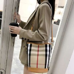 Nieuwe luxe schoudertas Damesstijl Gerichte canvas bucket Bag trendy internet beroemdheid mode grote capaciteit enkele schouder crossbody