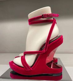 Nouveau luxe étrange talon compensé sandales femme plate-forme Super haut talon mode semaine Rome sandale été piste chaussures de fête femmes