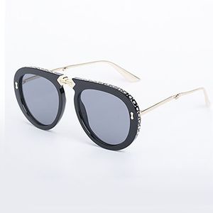 Nieuwe luxe zonnebrillen Designer Dames Zonneglazen Vouwbare bril Womans UV Bescherming Dames Liepglas gradiënt Modieuze vierkante bril Mix kleur met doos