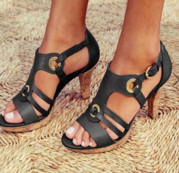 Nouvelles femmes de luxe Sandale en cuir populaire Designer classique High Heels Chaussures en cuir Sheme extérieure Sandale Plaine Sandale 35439303630