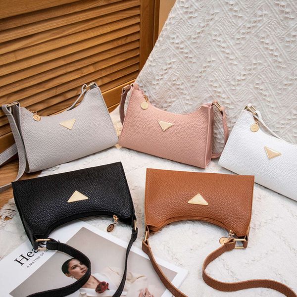 Nuevo Lychee Pattern Underarm Maquillaje versátil Instagram Bolso de hombro para mujer de alta calidad 2024 Diseño Moda 78% de descuento en tienda al por mayor