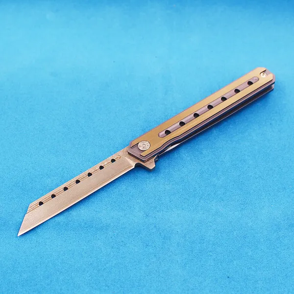 Nouveau M5242 couteau pliant haut de gamme Flipper VG10 lame en acier damas or-bleu TC4 poignée en alliage de titane extérieur roulement à billes EDC couteaux de poche