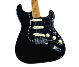 Nieuw!!! Magic Black Color st elektrische gitaar, solide body, esdoorn toets, zwarte slagplaat, SSS witte pickups