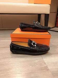 Nieuwe mannelijke mode casual loafers glijden op kantoor trouwjurk schoenen zakelijk patchwork comfortabel flats maat 38-44