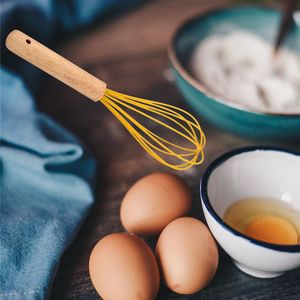 Nouveau batteur à oeufs manuel manche en bois mélangeur en Silicone batteurs à oeufs fouet Gadgets de cuisine crème aux oeufs remuant cuisine outils de pâtisserie