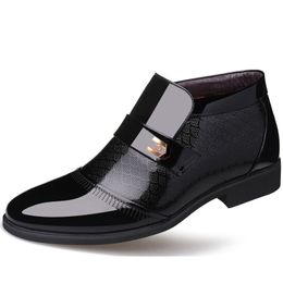 Nuevos Hombres Zapatos formales Zapatos Oxford de cuero para hombres Zapatos de vestir Punta estrecha Negocios Boda Terciopelo Hombres Zapatos De Hombre