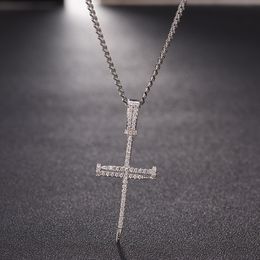Micro pavé glacé zircon cubique clou croix pendentif collier bijoux avec chaîne cubaine ou chaîne de corde