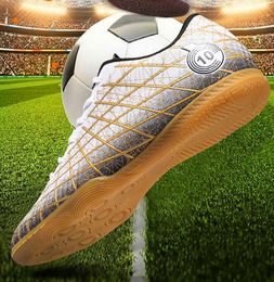 Nouveaux hommes bottes de Football professionnel Futsal chaussures d'entraînement résistantes à l'usure chaussures de Football chaussures de Sport volant tissé unisexe ultraléger