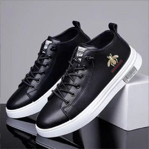 Nouveaux chaussures en cuir pour hommes tendance coréenne chaussures mocassins confortables mode britannique hommes baskets mocassins Da50