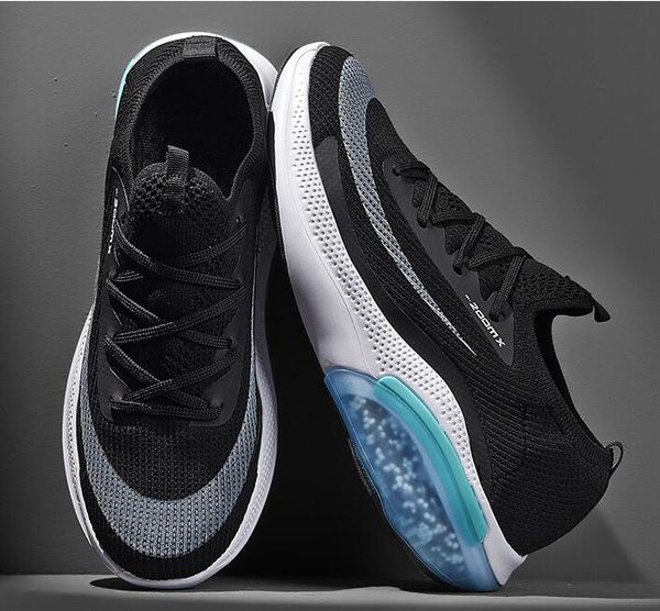 Nouveaux chaussures de course pour hommes Cushion Fashion Outdoor Sports Jogging Sneakers Design Classic Plus Size 36-46 Couple de chaussures unisexes noir blanc