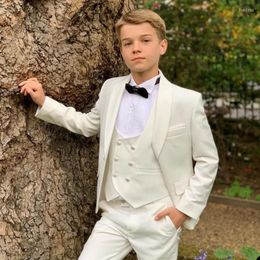 Nuevos trajes de hombre Cena formal Ivory Boy Tuxedos Niños pequeños Niños para boda Fiesta de graduación Ropa de cumpleaños 3 piezas Chaqueta personalizada Chaleco Pantalones