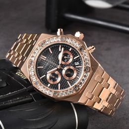 Nouvelle montre pour hommes avec des embellissements de diamants haut de gamme, application de bracelet en acier inoxydable à la mode AAA, montre à bol à quartz étanche, montre de sport à huit faces et six aiguilles # 007