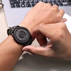 Nouveaux hommes montres montres de haute qualité 38 MM Quartz bracelet en cuir montre mode montres mouvement montres designer montre hommes avec boîte et montre en verre saphir