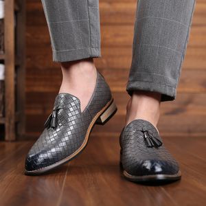 Nouveaux chaussures de haricot décontractées pour hommes grandes taille chaussures paresseuses un pied plats sets simples chaussures tassel fashion masculine chaussures 1-2-3 z1t4