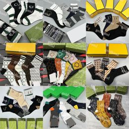 Nieuwe heren Crew Sock Designer Sport Ademend Long Sock Fashion Letter Knit Socks 5pairs/Lot